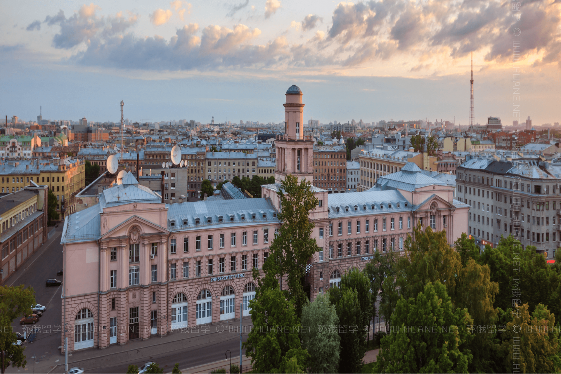 圣彼得堡国家信息技术、机械学与光学研究型大学