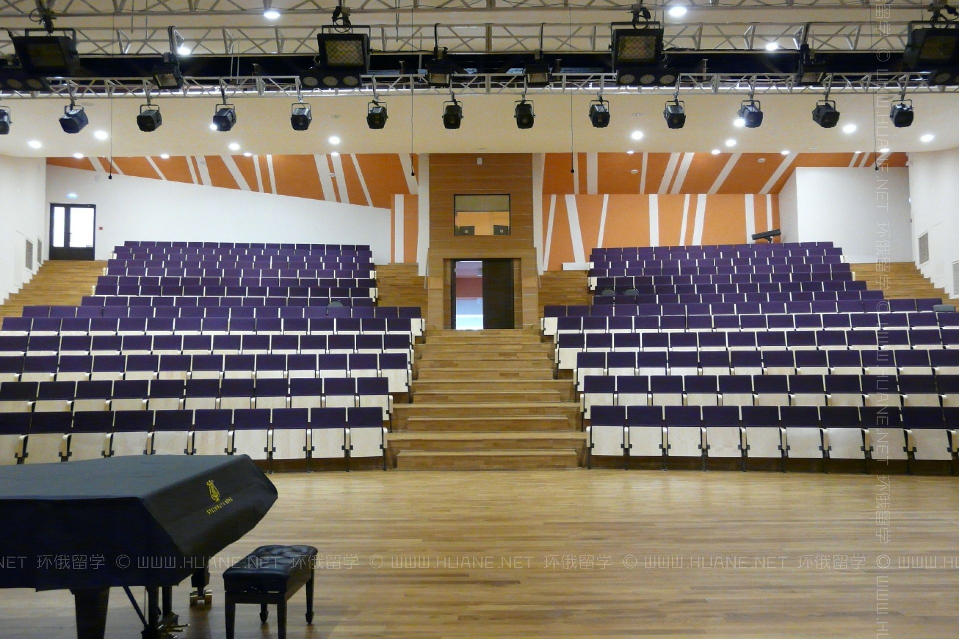 彼得罗扎沃茨克国立格拉祖诺夫音乐学院