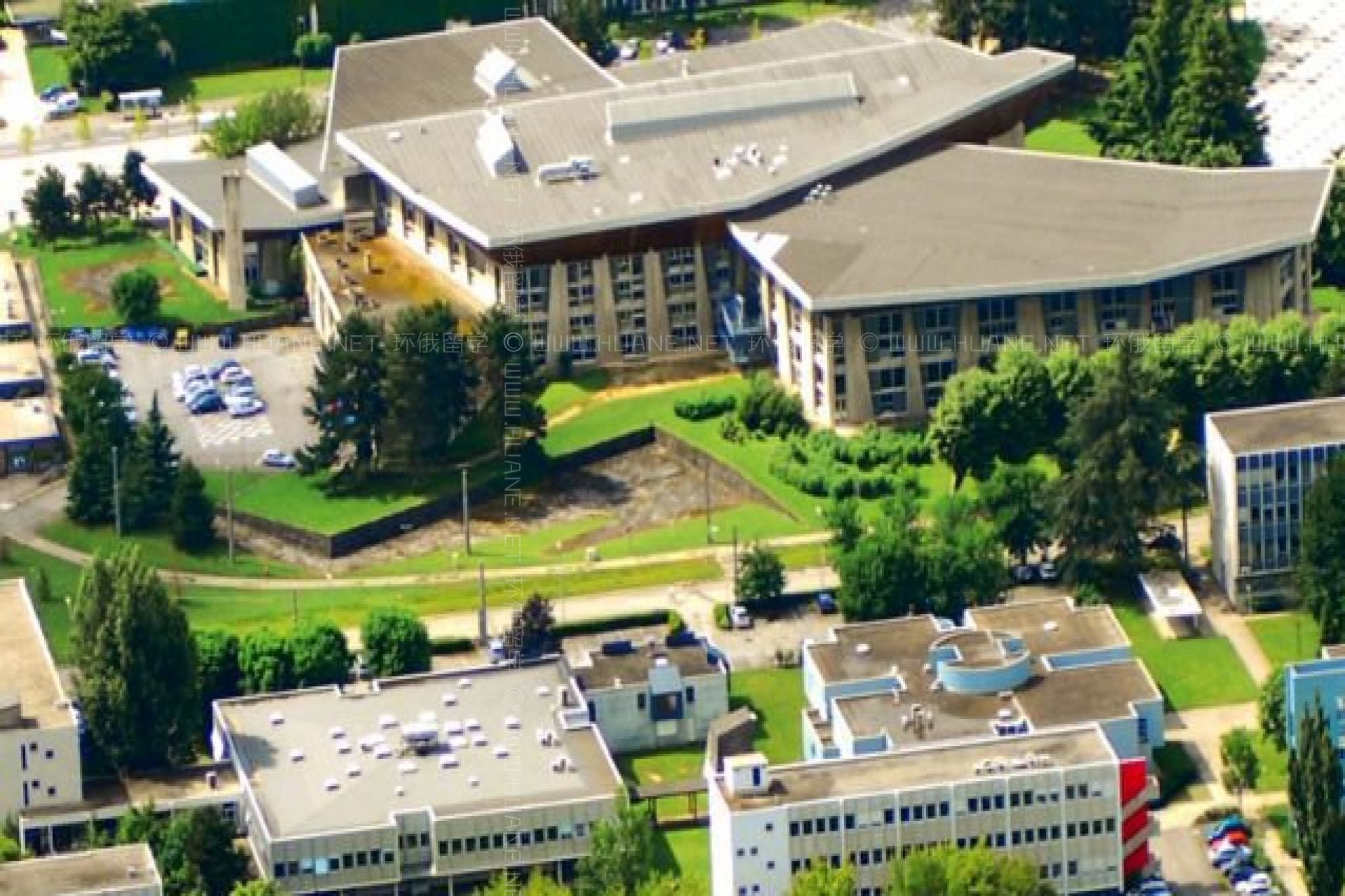 格勒诺布尔阿尔卑斯大学
