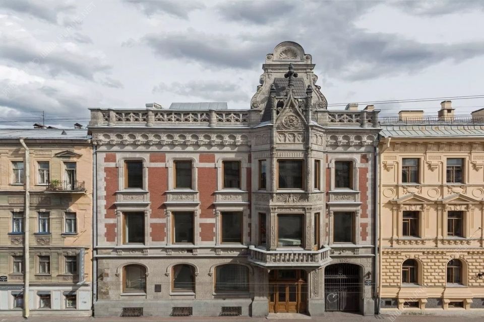 圣彼得堡国立戏剧学院在艺术学校中排名高一些吗？有什么好的专业推荐？