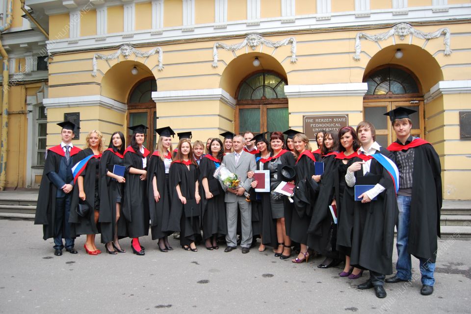 圣彼得堡师范大学音乐专业很有名，现在了解还不晚。