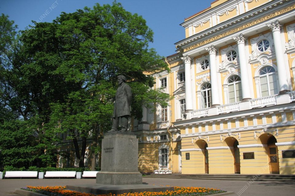 俄罗斯国立赫尔岑师范大学拥有俄罗斯领先的教育，一定要了解。