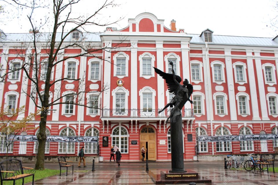 圣彼得堡国立大学入学门槛低，给你提供学习机会。