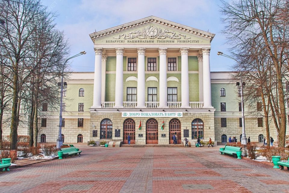 白俄罗斯国立科技大学教学设备齐全，留学去这儿准没错。